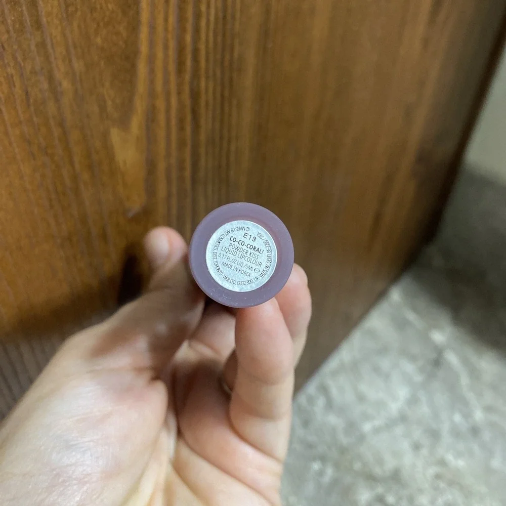 MAC Powder Kiss Liquid Lip Color Lipcolour Co Co Coral Coco‎ Coral Co-Co Coral